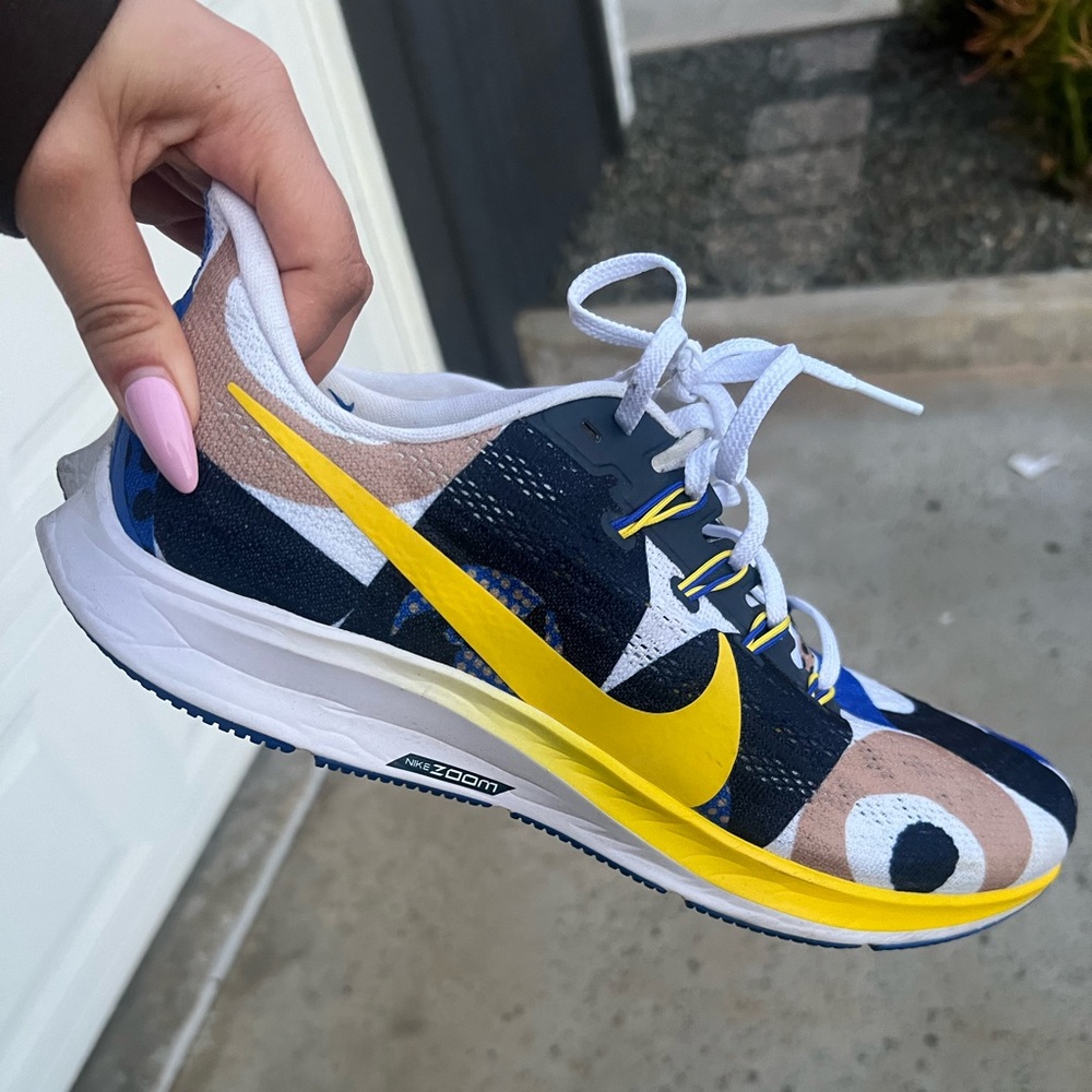 Men’s 9.5 shoe lightly worn